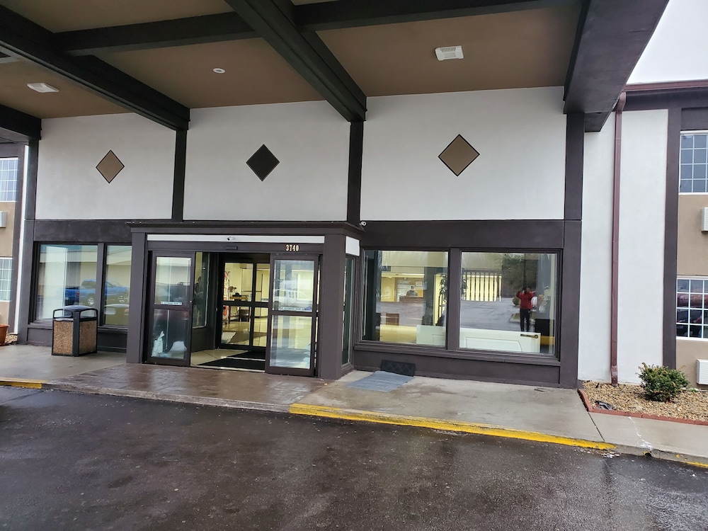 Royal Inn Hotel 4/37