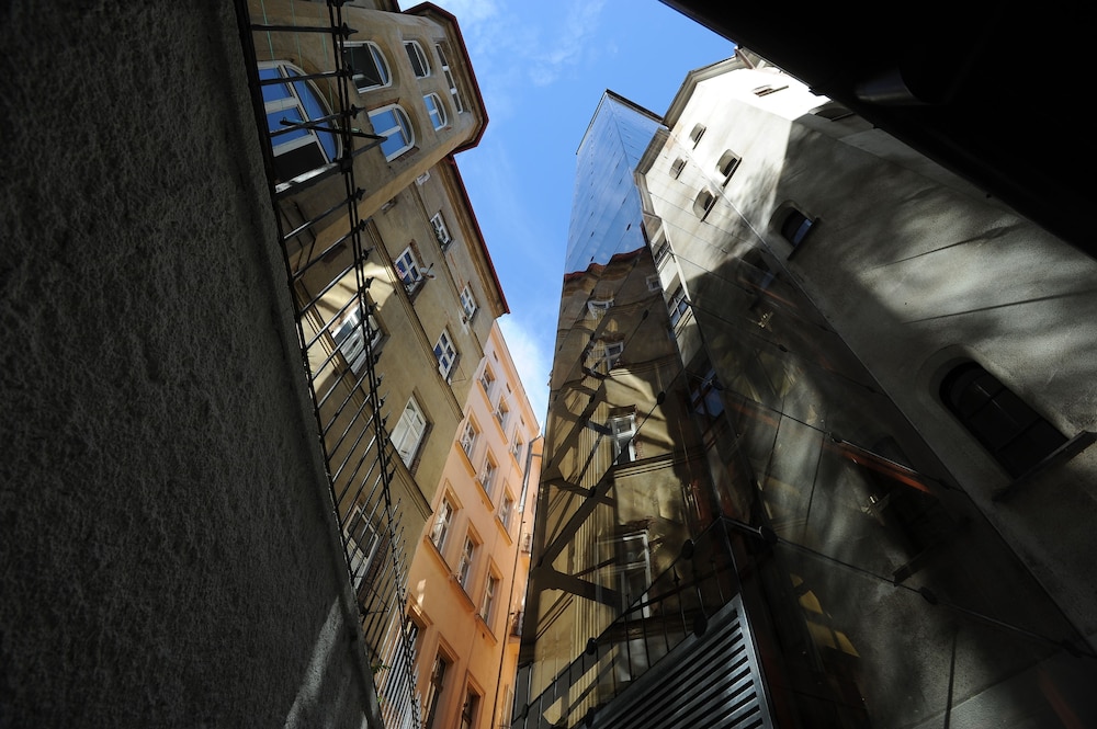 Petr Hotel 51/54