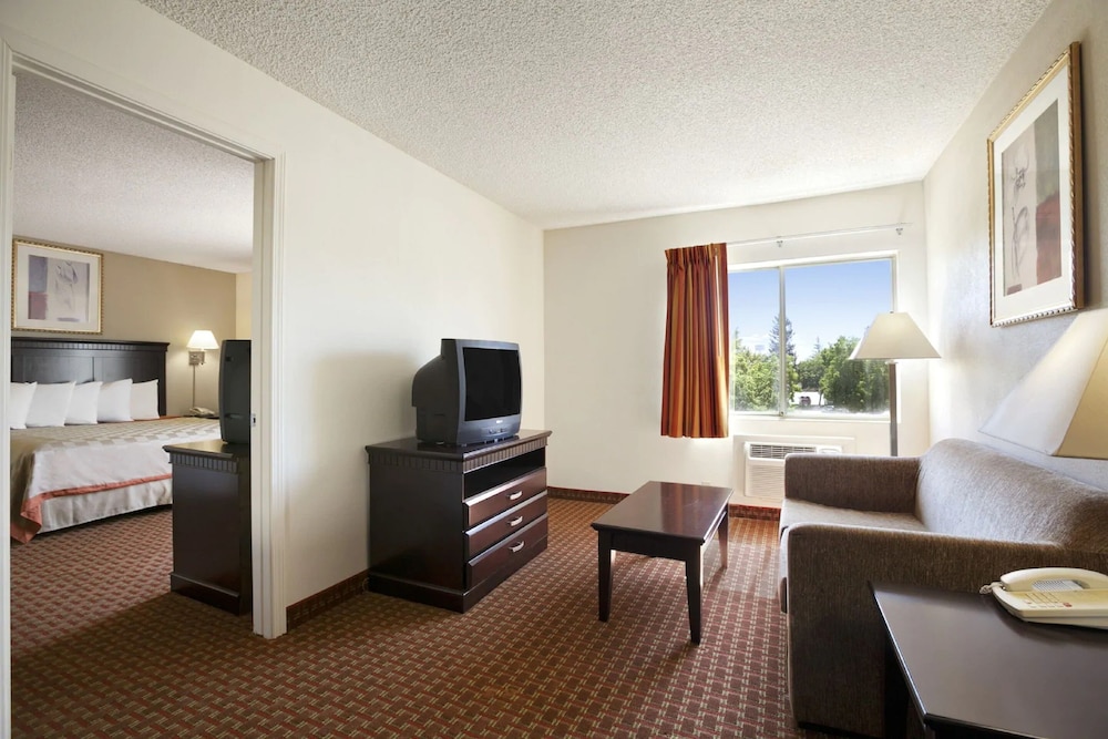 Days Inn & Suites by Wyndham Rancho Cordova 11/19