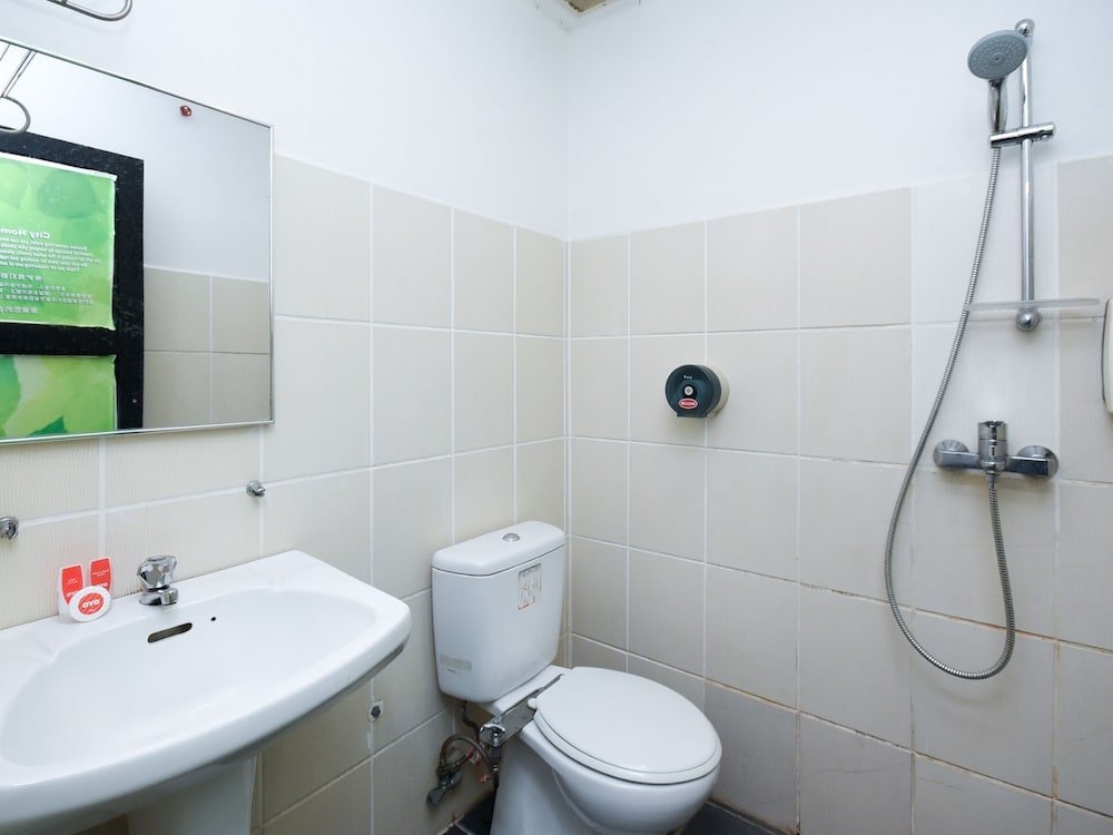 Super OYO 89604 City Home Stay 32/34