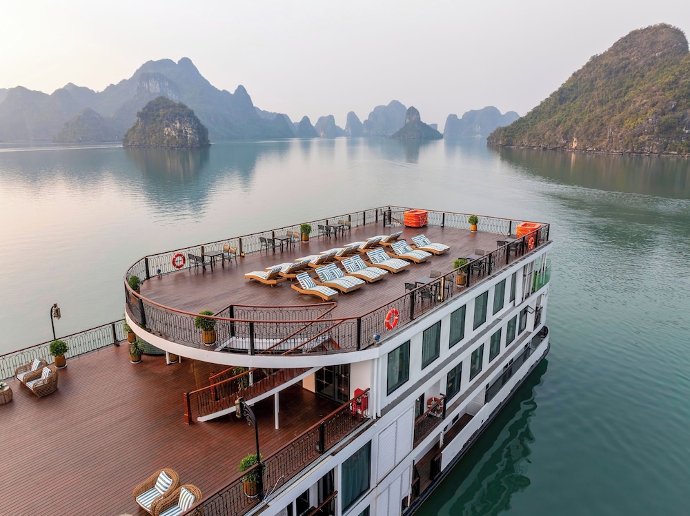 Indochine Cruise Lan Ha Bay 6/50