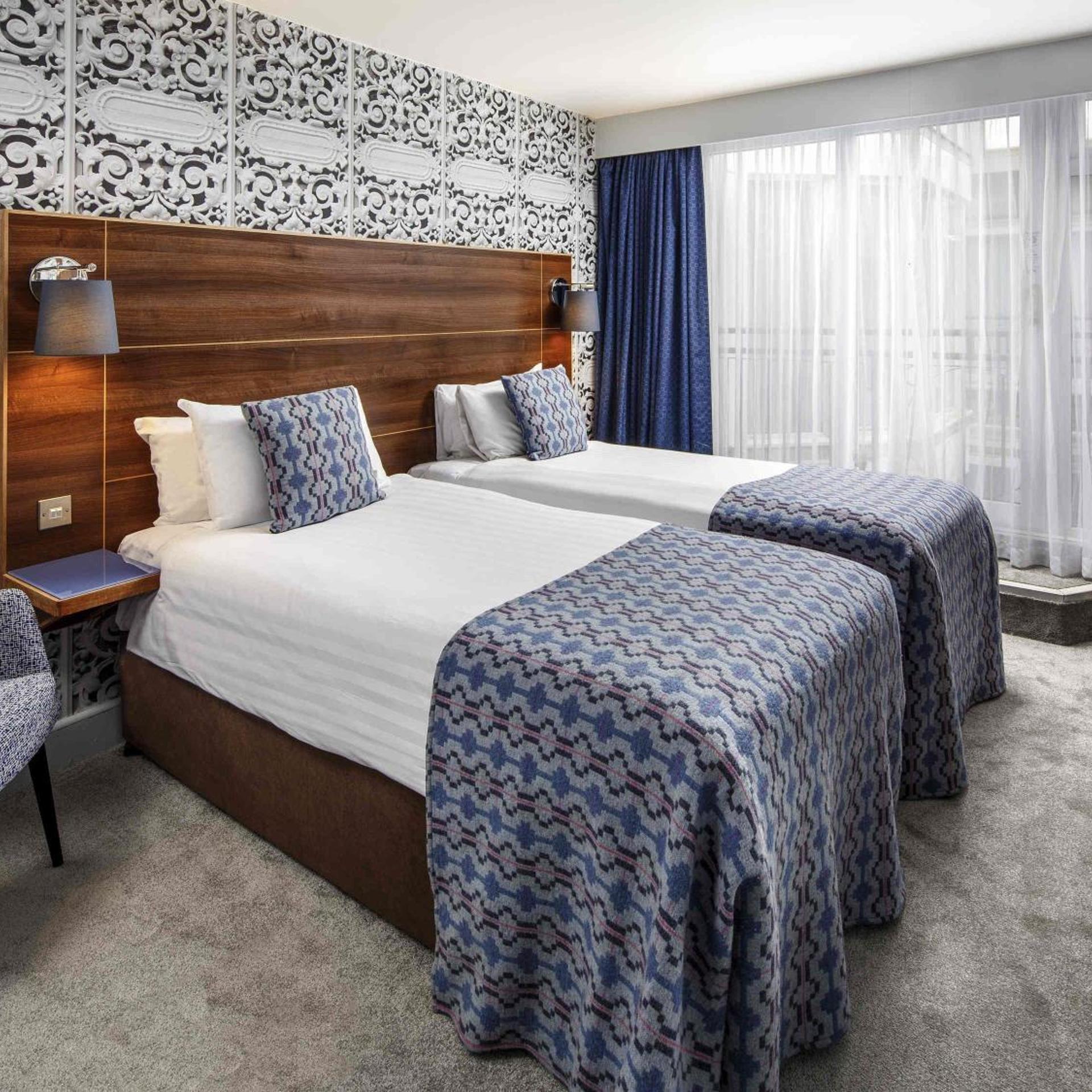 CLASSIC, TWIN BEDS, INLAND VIEW