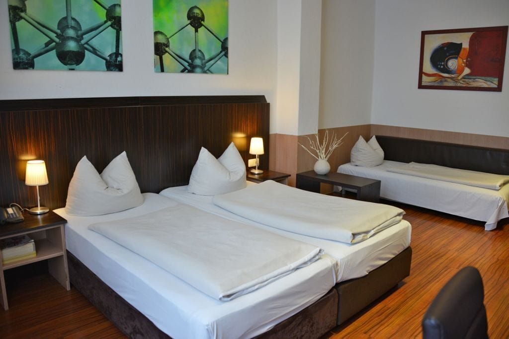 غرفة قياسية ثلاثية بسريرين منفصلين مع أريكة، Arthotel Munich 6/10
