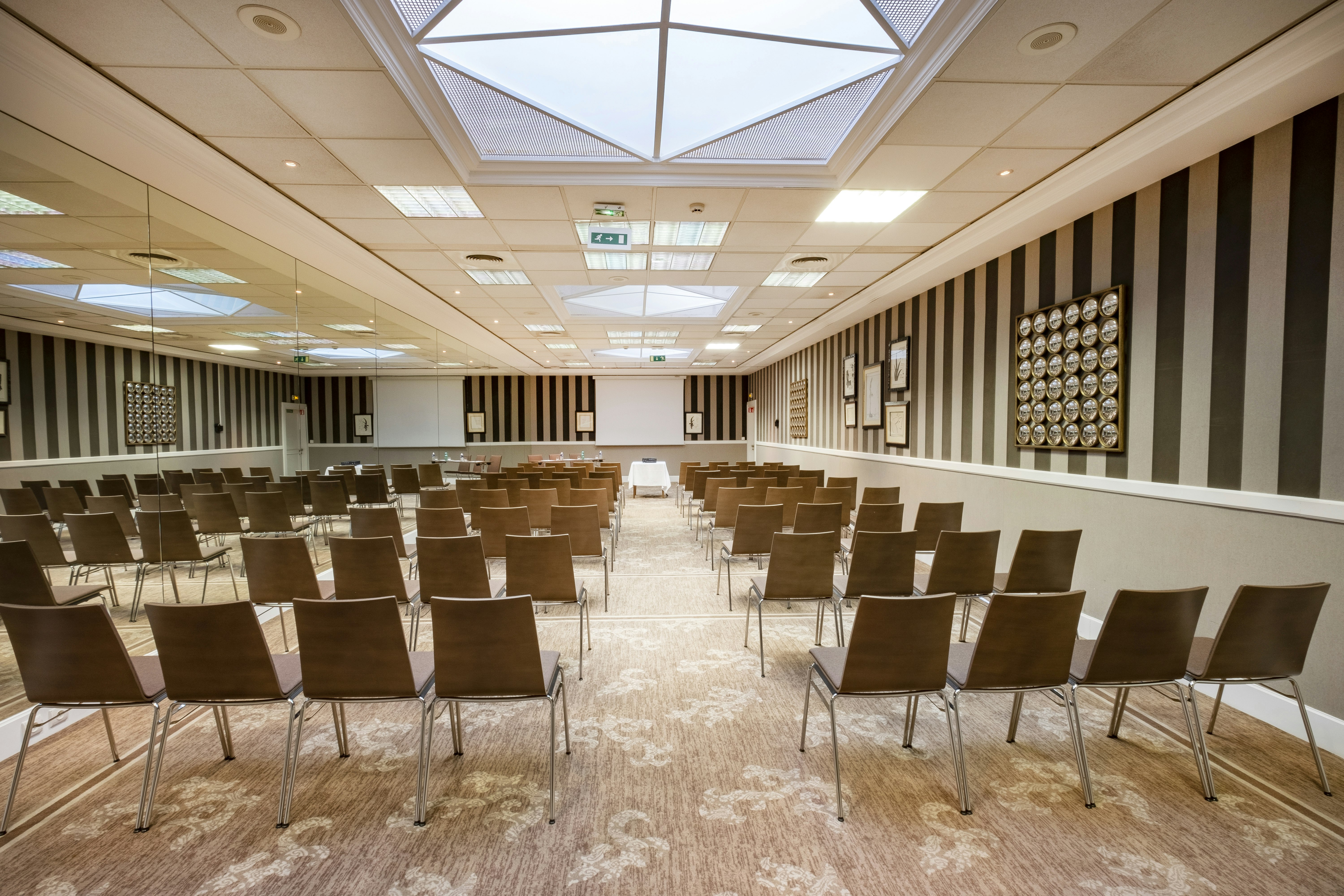 Holiday Inn Nice by IHG 72/79