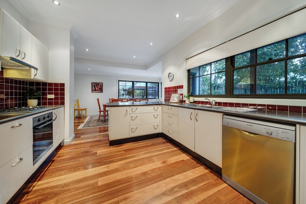 WHISPERING PINES BOUTIQUE ACCOMMODATION 2/50