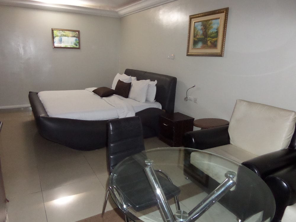 Primal Hotel GRA-Ikeja 40/50