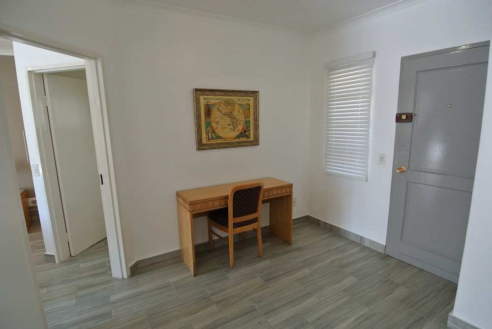 Airport Inn and Suites 33/47