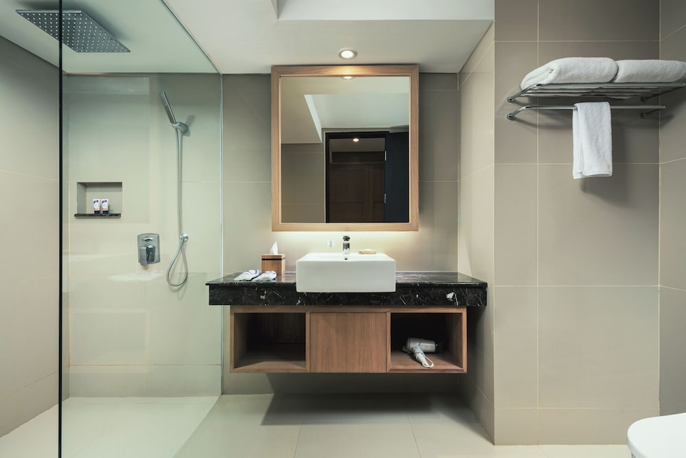 Deluxe Room Shower 7/9