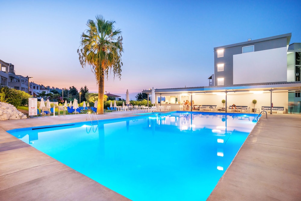 Kriopigi Hotel 82/104