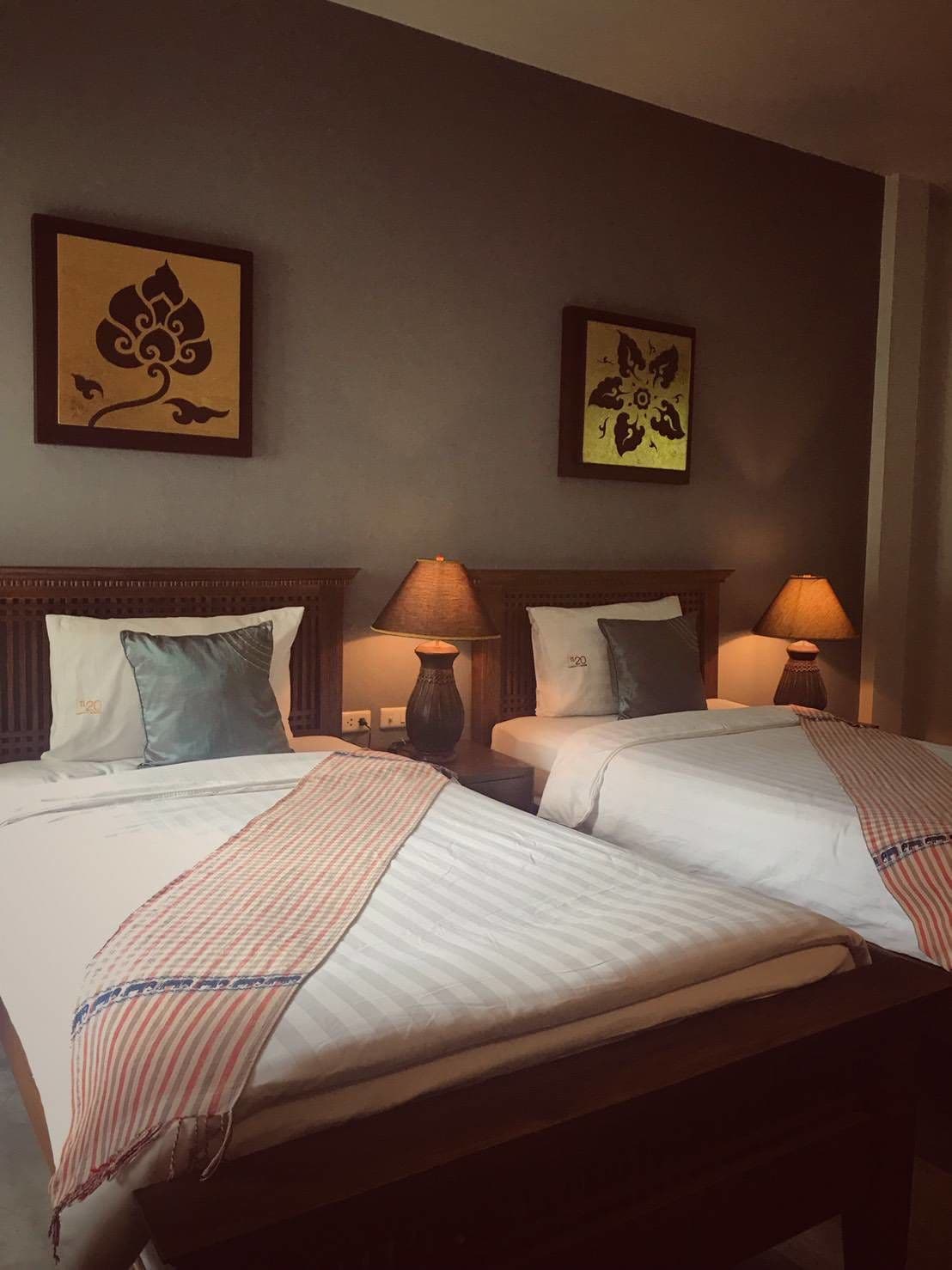 Deluxe, Twin Beds
