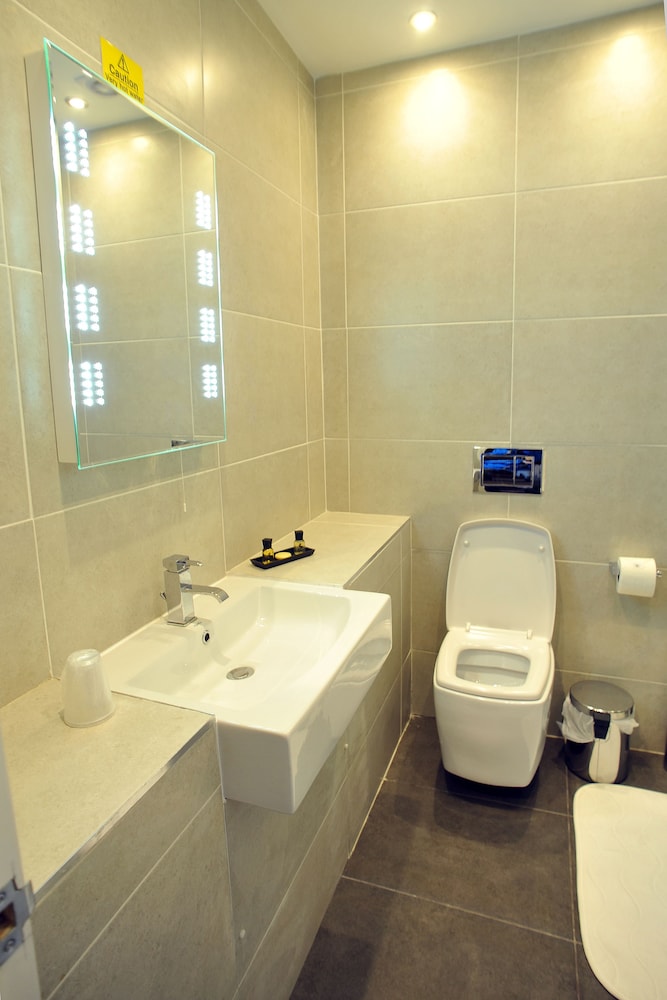 Kings Arms Hotel 42/44
