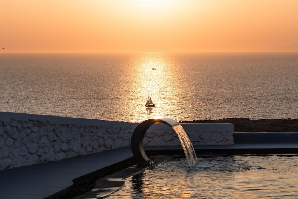 Serenita Luxury Suites 68/71