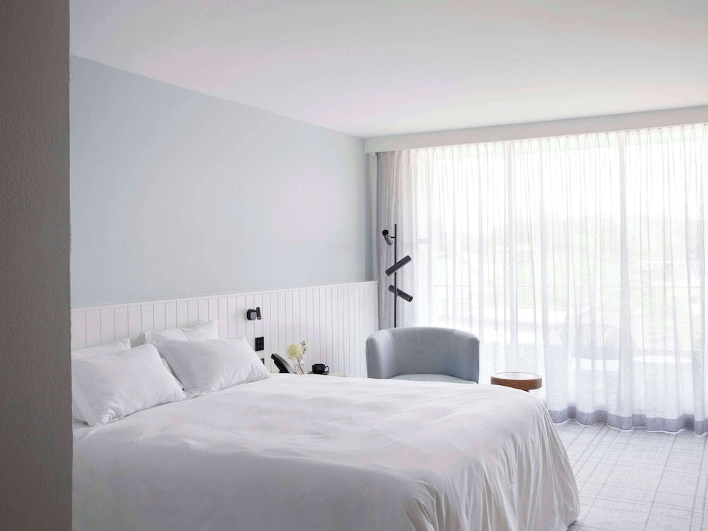 Atrium, Deluxe, King Bed