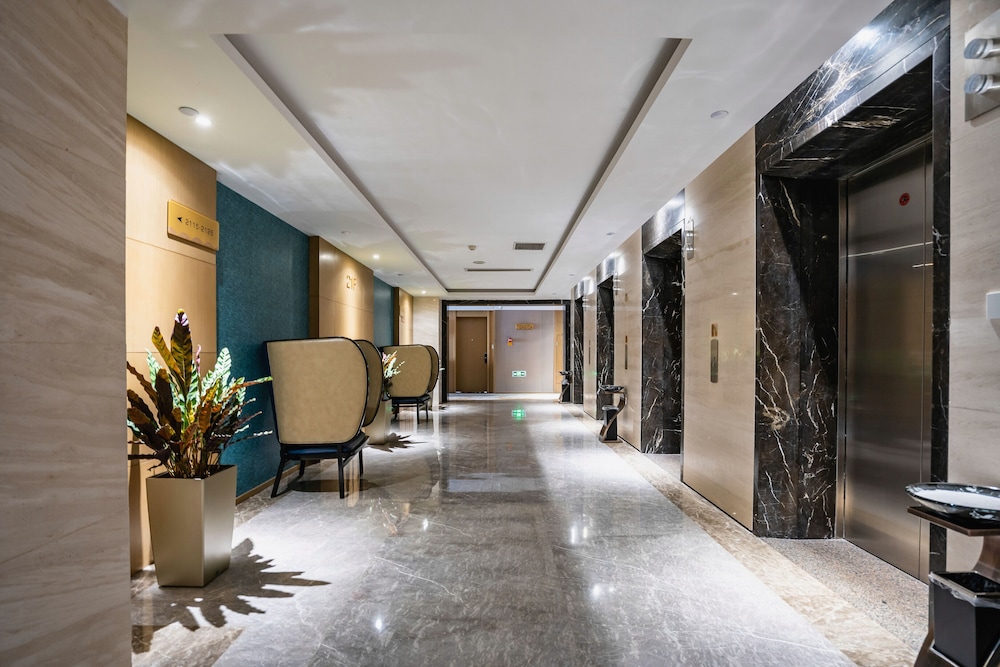 Ramada Encore by Wyndham Hangzhou Aoti 7/64