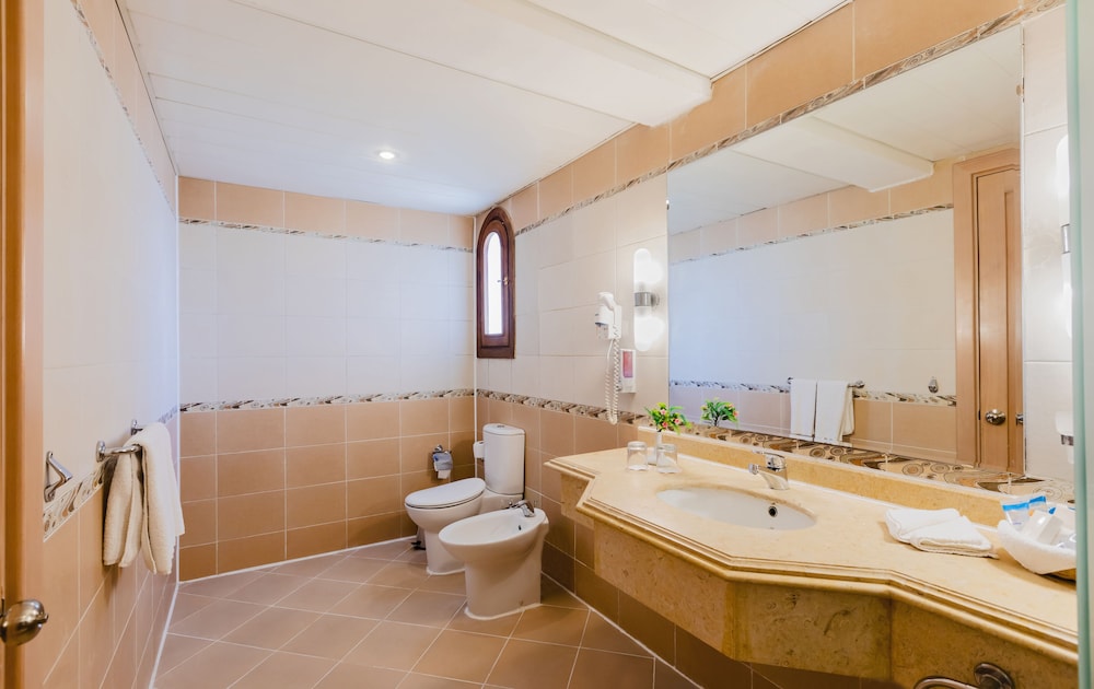 Royal Lagoons Aqua Park Resort And Spa 50/50