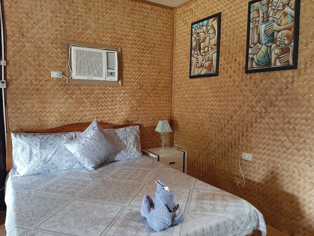 Family, 1 Single and 2 Double Beds