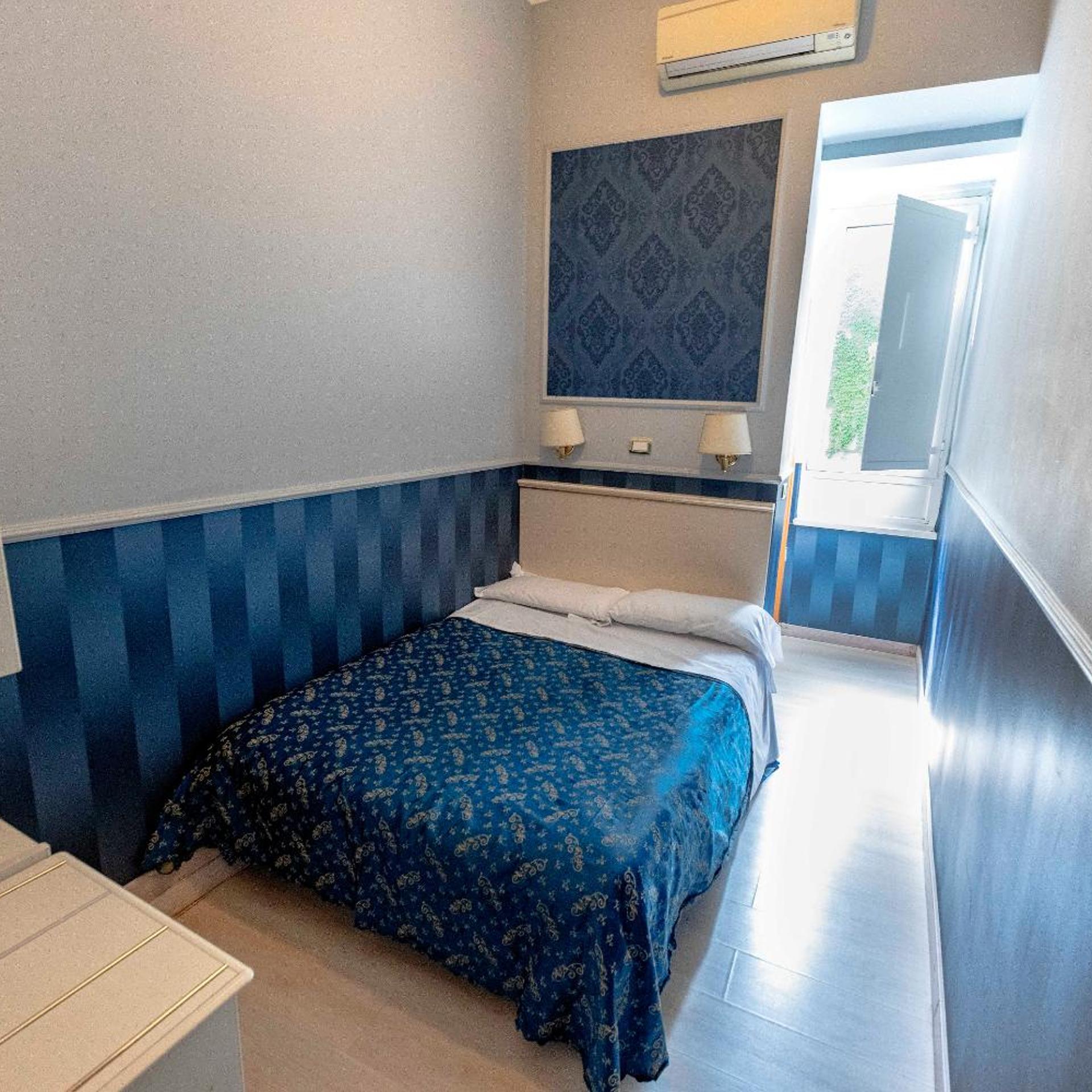 Room, Single, Separate Building