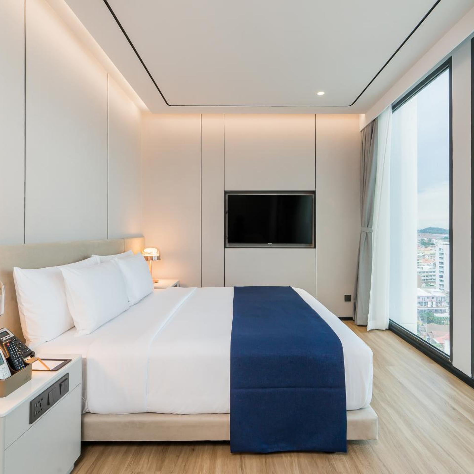 Premier, Double Bed, City View
