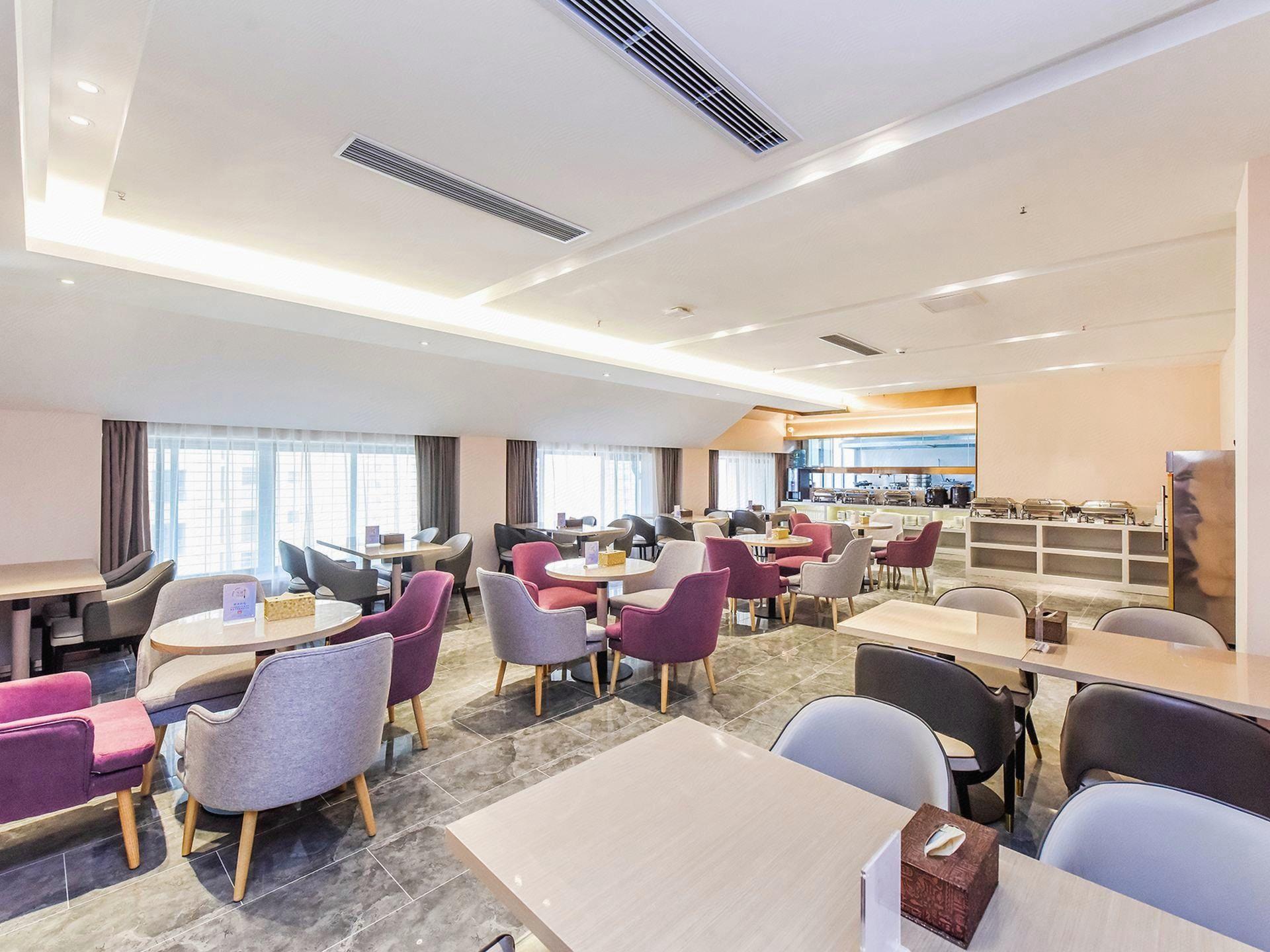 Lifeng Hotel (Chongqing Bishan Light Rail Station Store) 27/31