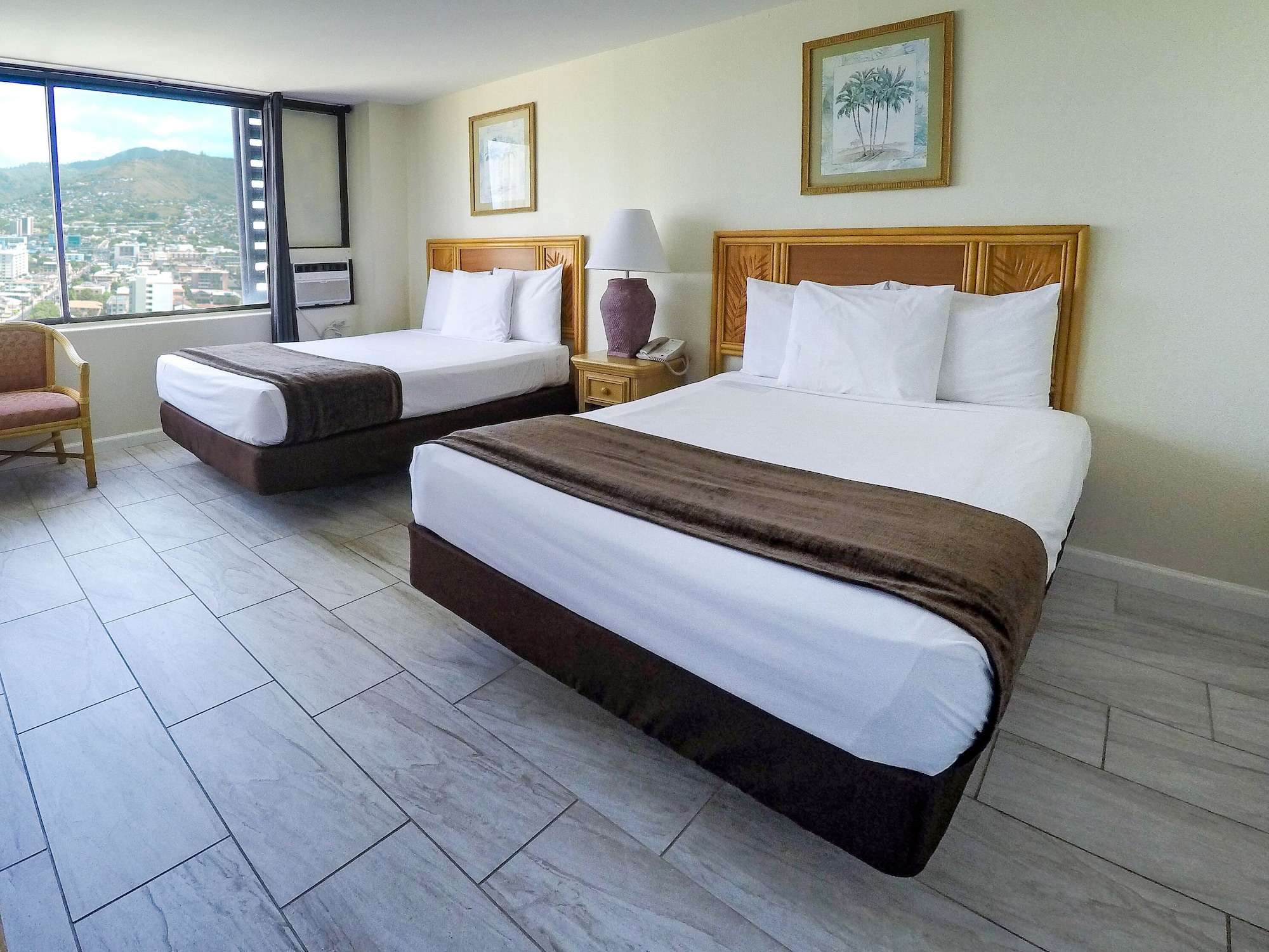 DELUXE, 2 DOUBLE BEDS