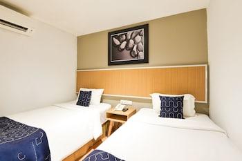 Superior, 2 Double Beds, No Window