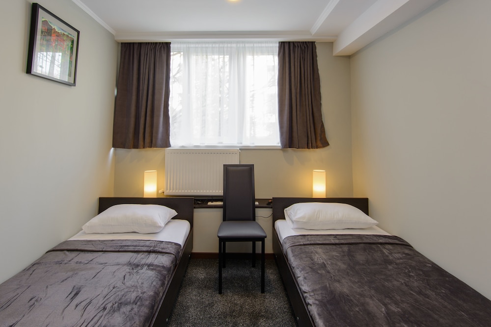 Hotel Reverence 8/35