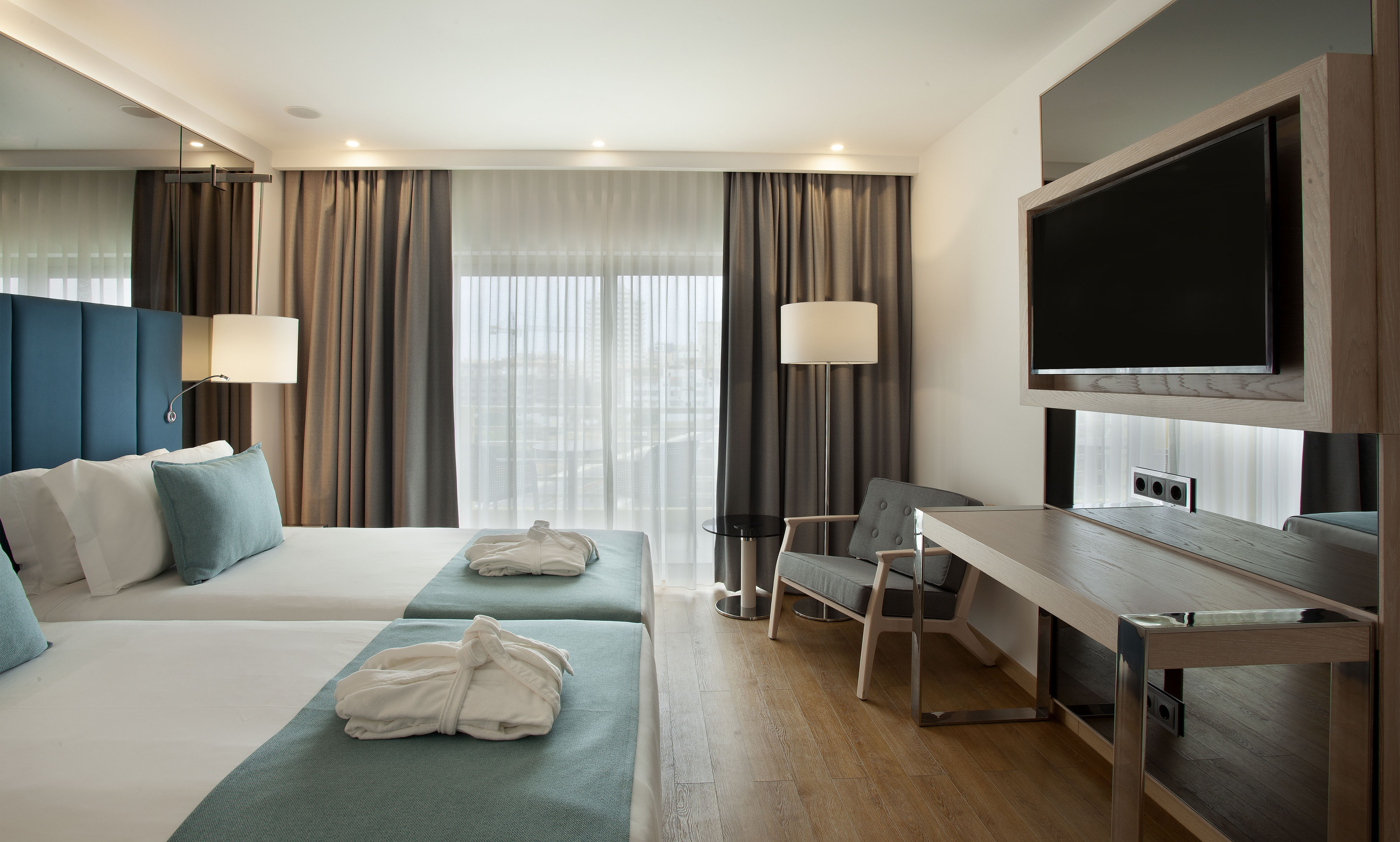 Room, Twin Beds, Lateral Side Sea View