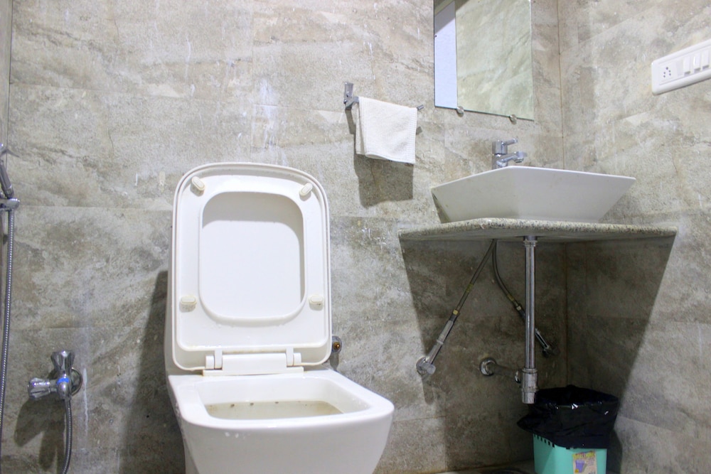 Hotel Toppers Corner Mount Abu 63/67