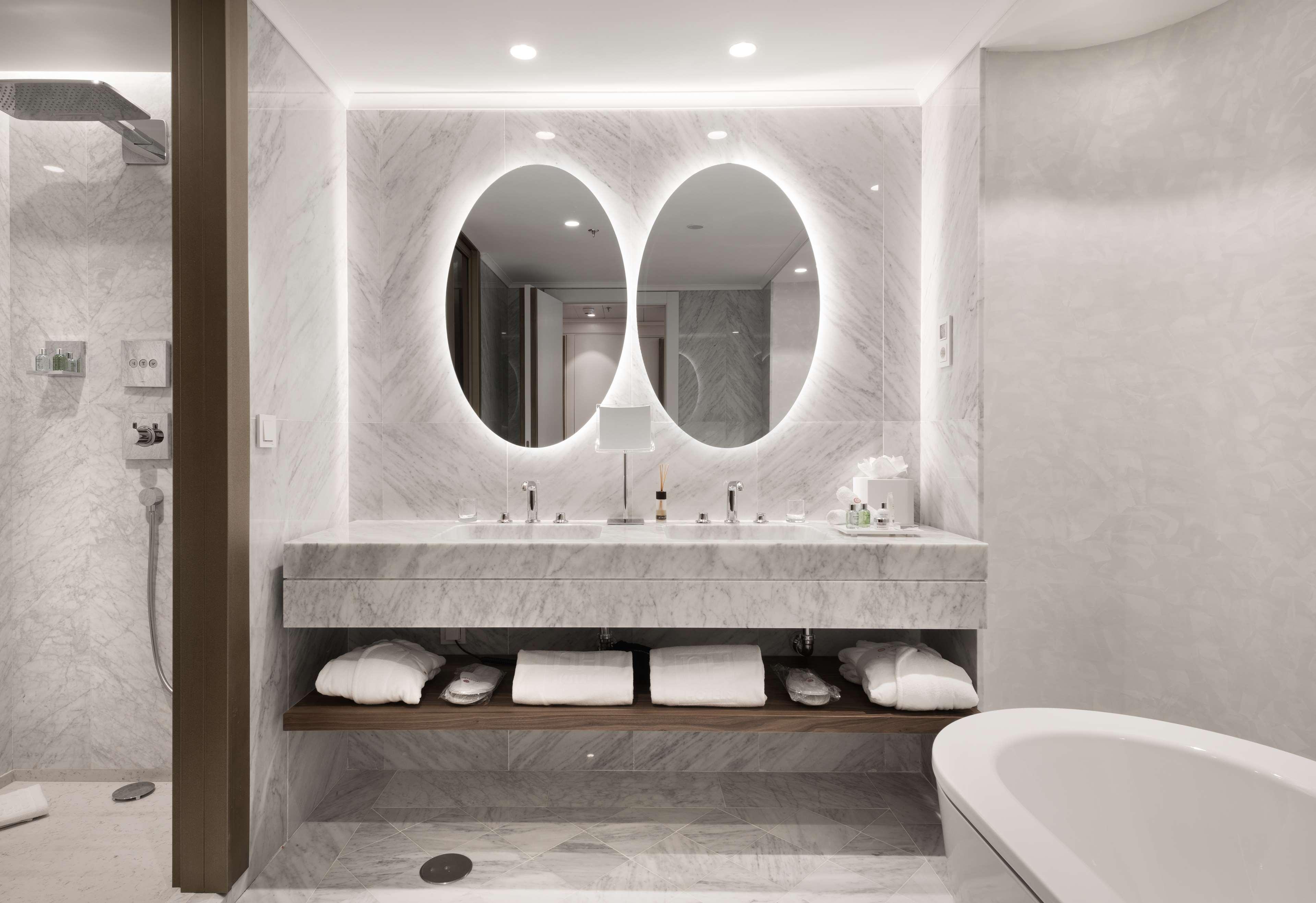 Vip, Junior Suite, with View, Terrace، NH Collection Madrid Eurobuilding 8/10