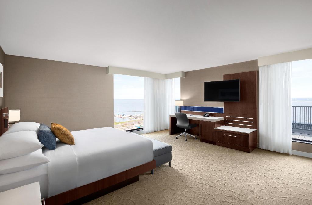 Presidential, Guest Room, Suite, King Bed, Water Front, Balcony