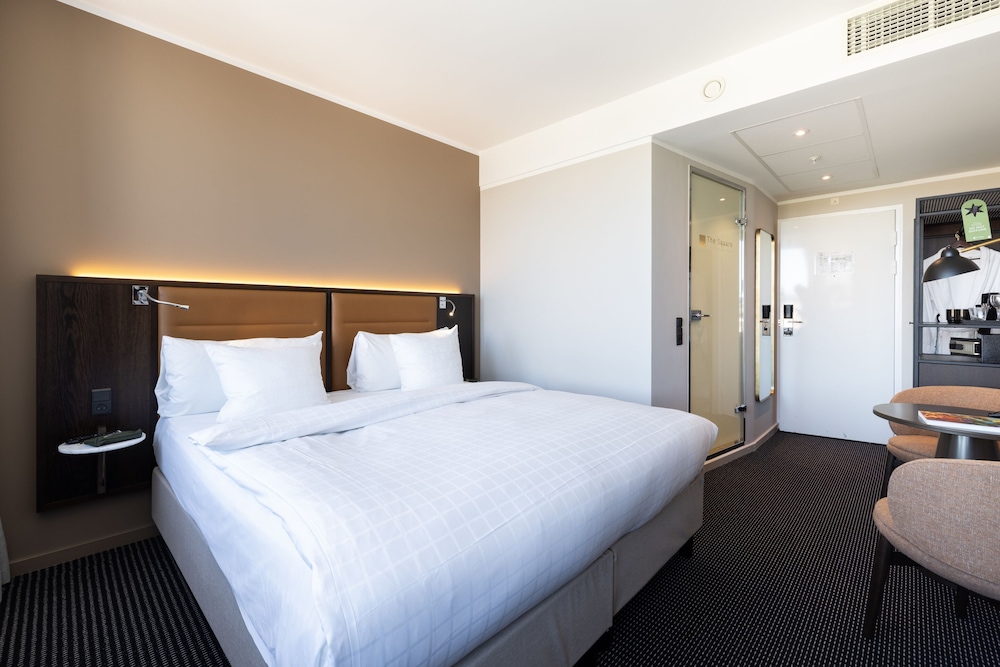 COMPACT, DOUBLE BED