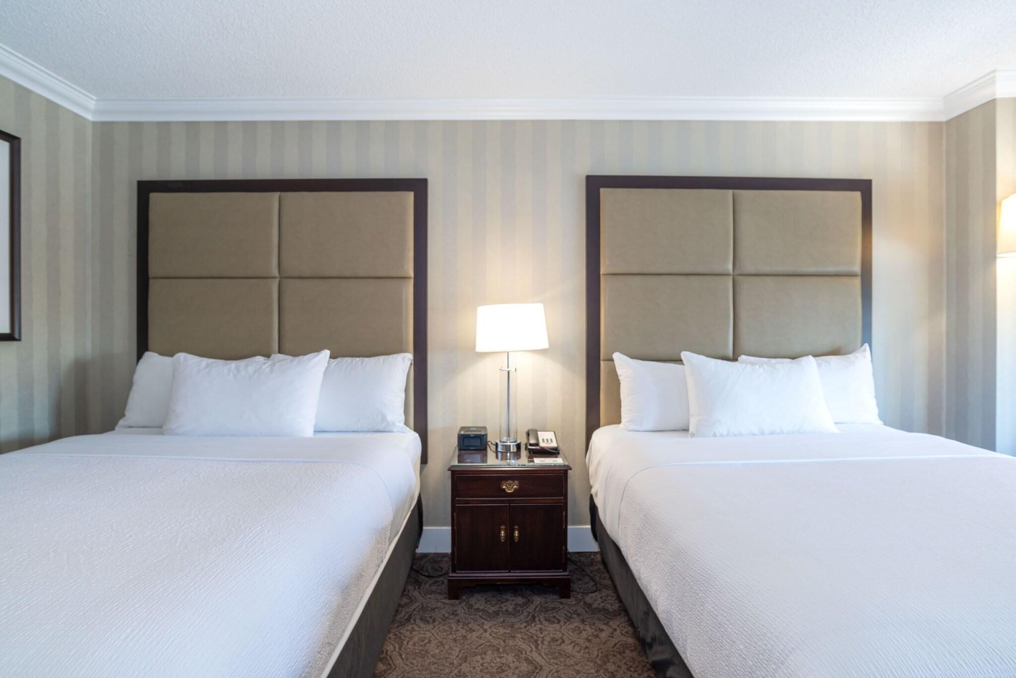 غرفة بسريرين مزدوجين، Sandman Signature Edmonton Downtown Hotel 2/4