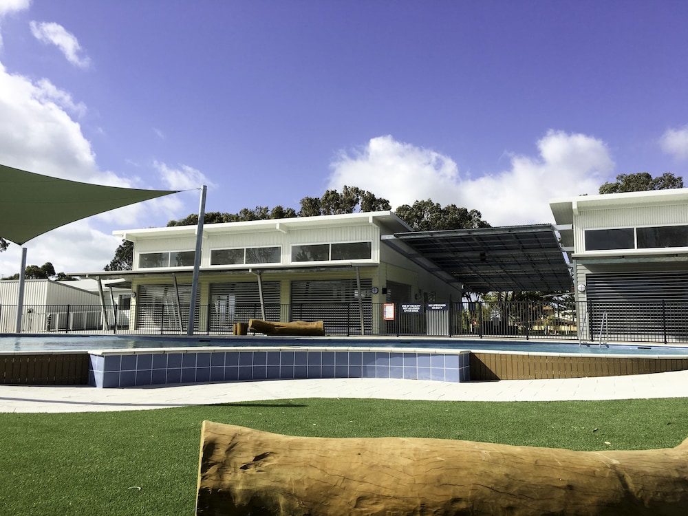 RAC Cervantes Holiday Park 6/60