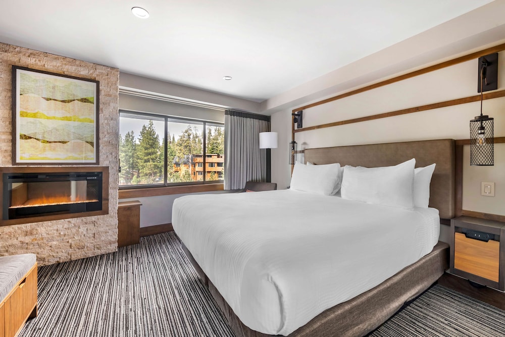 1 BEDROOM, 2 KING BEDS, SOFA