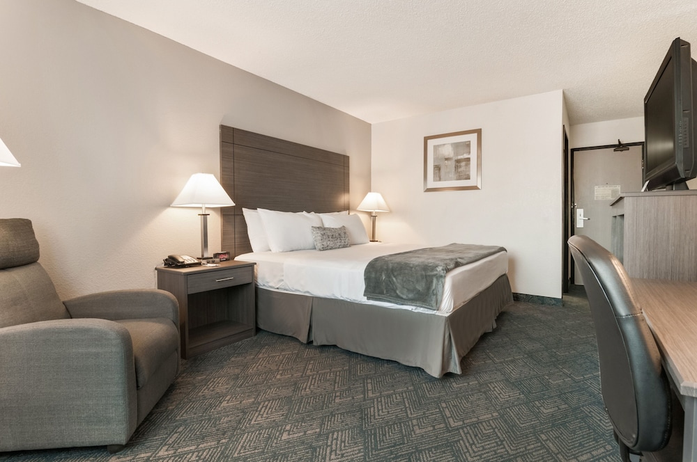 American Inn & Suites Metro Airport 7/27
