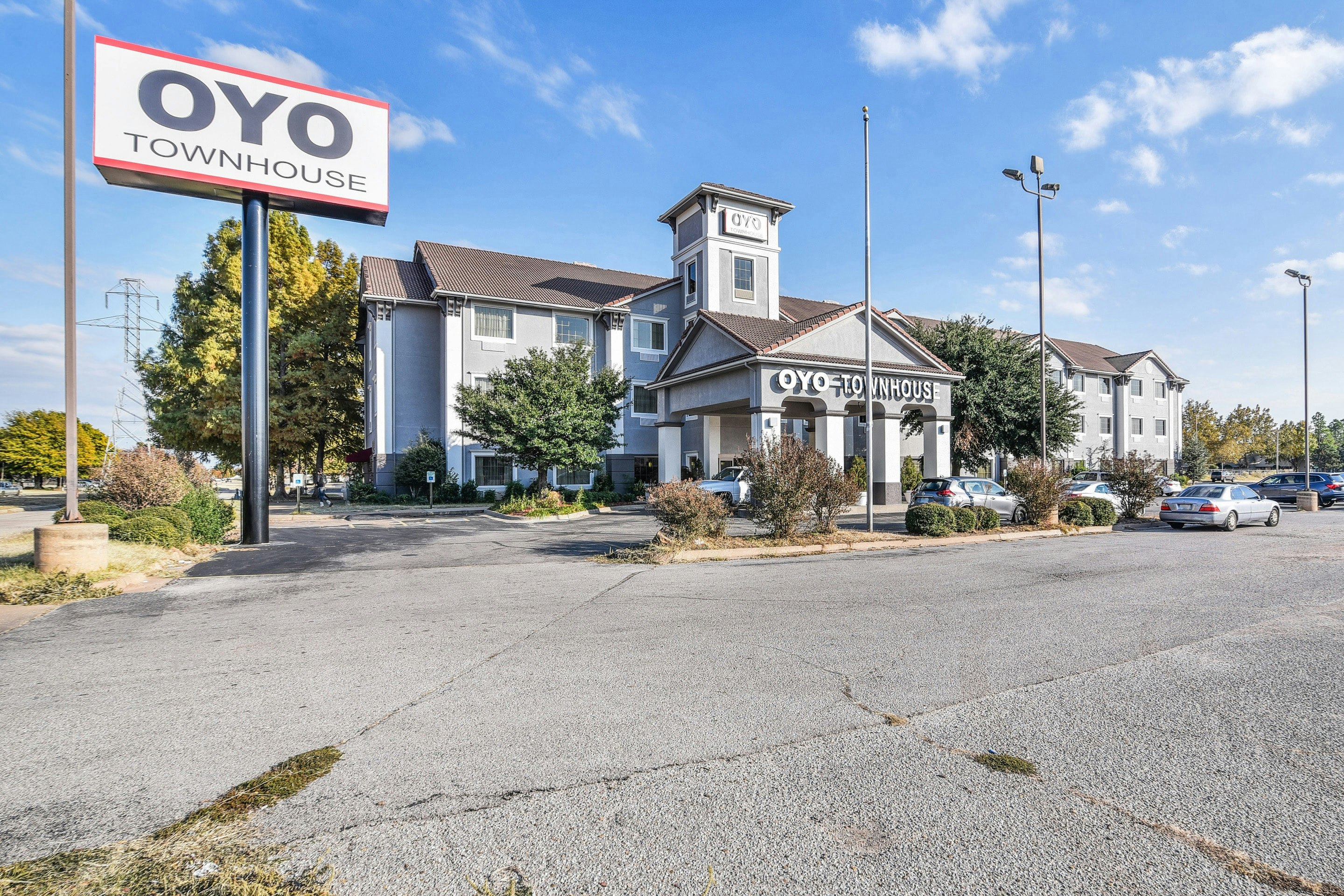 Oyo Townhouse Oklahoma City Airport 66/77