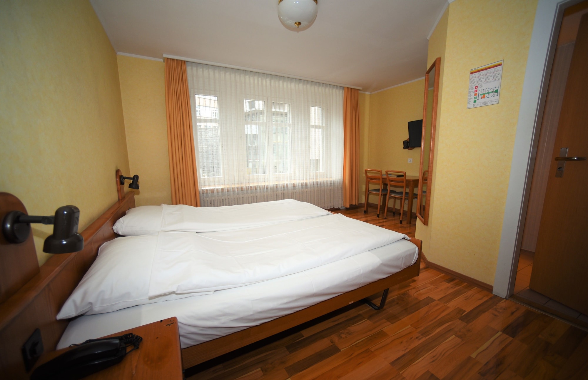 ROOM, SINGLE, DOUBLE BED