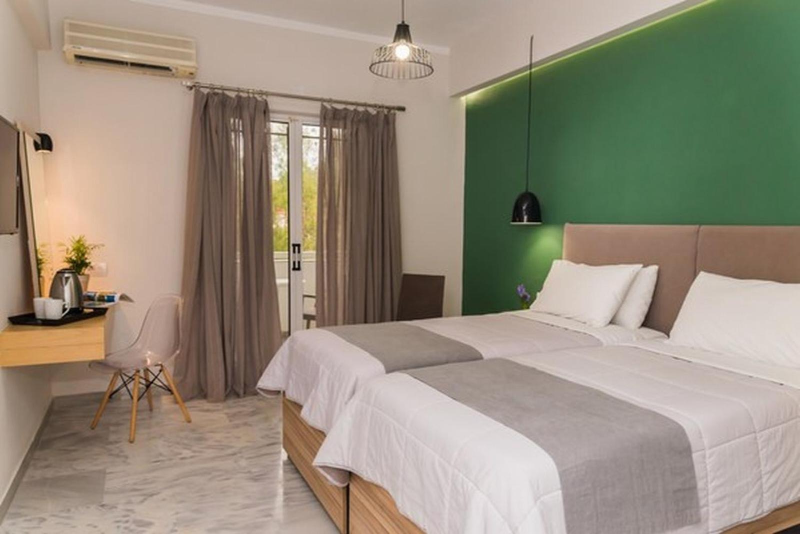 SUPERIOR, DOUBLE OR TWIN BED