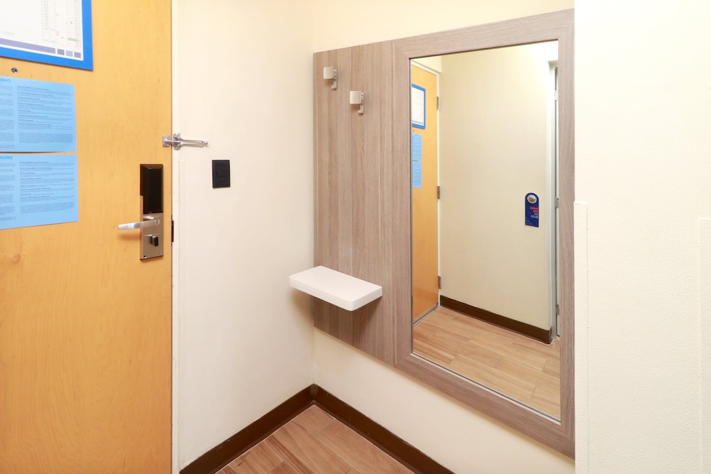 Holiday Inn Express Piedras Negras 23/72