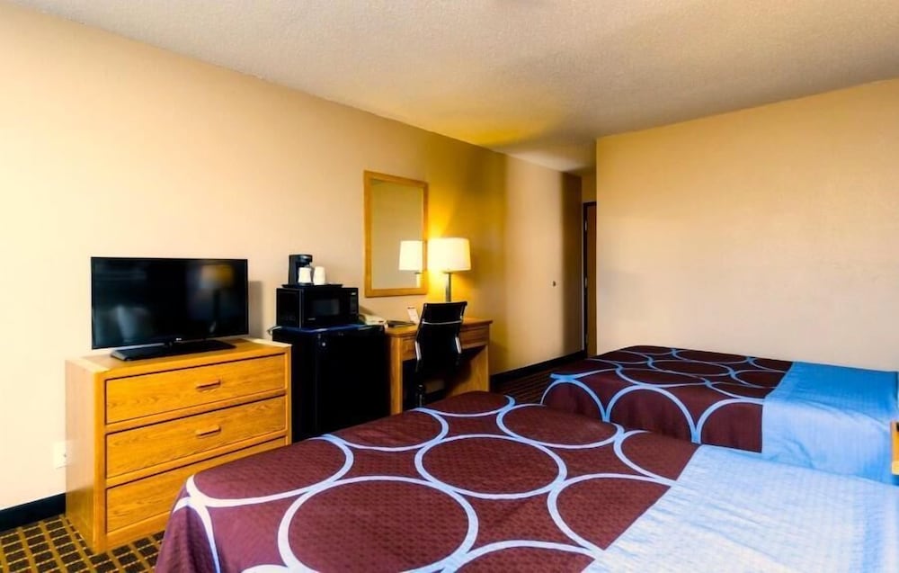Super 8 By Wyndham Burlington 9/26