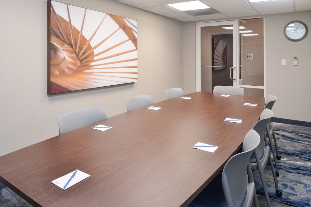 Fairfield Inn & Suites by Marriott Pittsburgh New Stanton 32/37