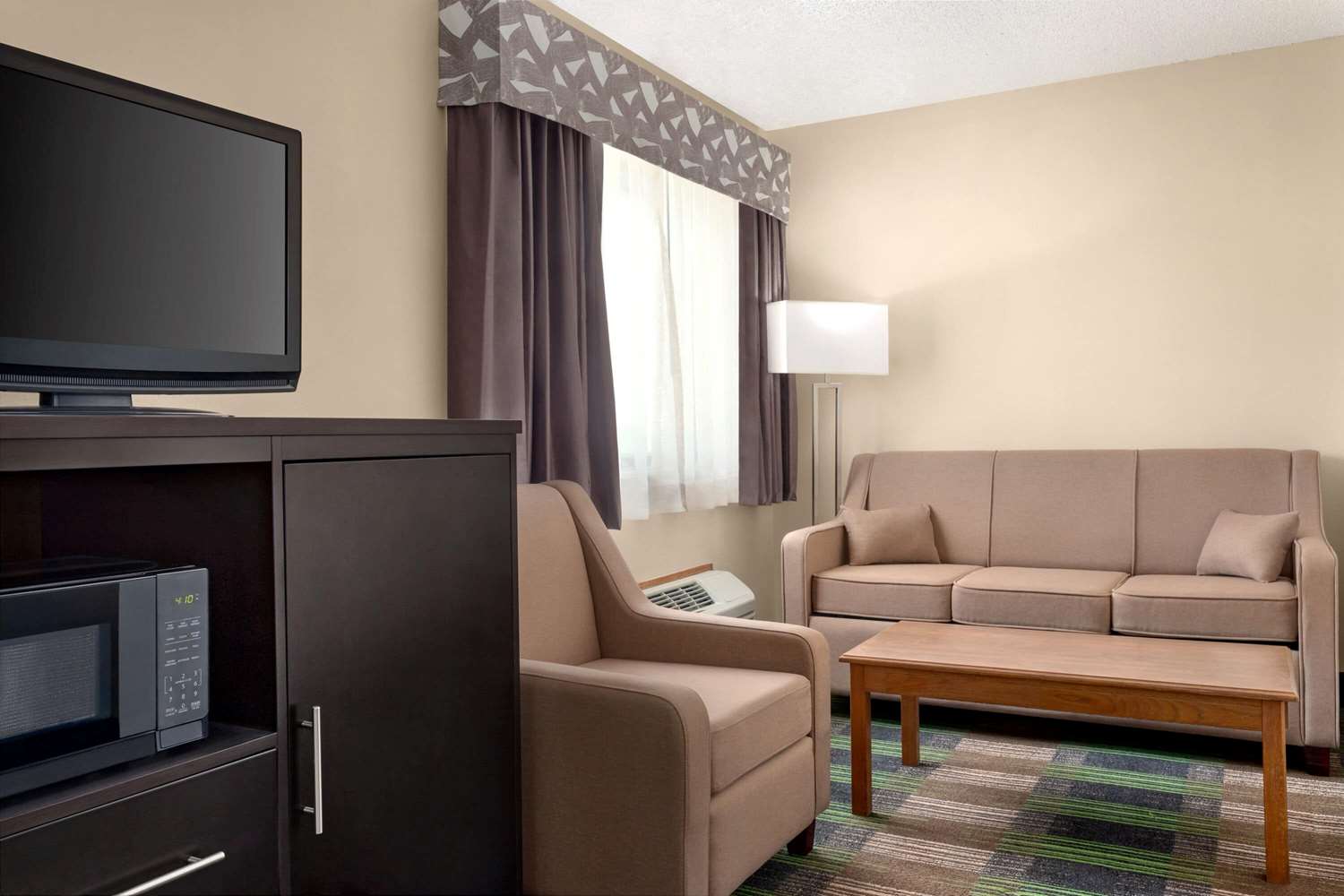 Super 8 By Wyndham Chillicothe 11/25