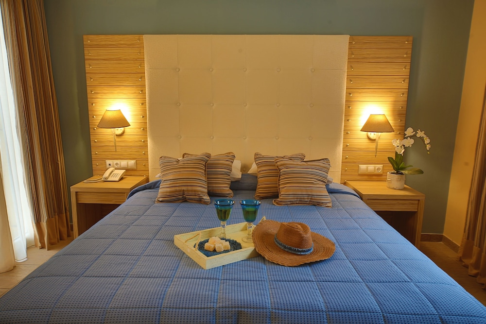 Dolphin Bay Seaside Resort & Suites 36/74