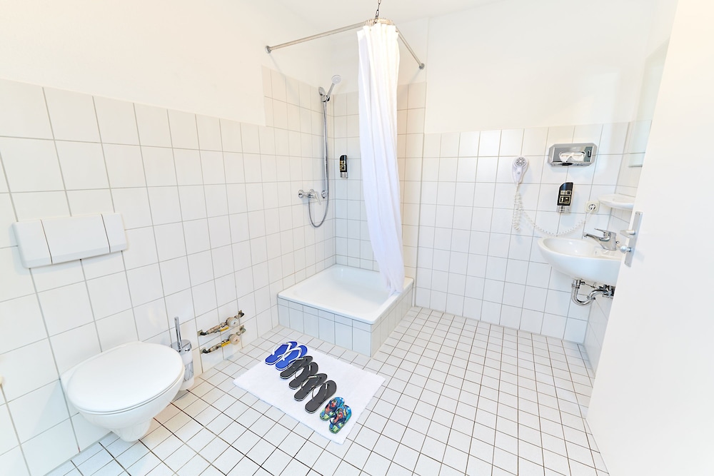 B & L Hostel 38/50