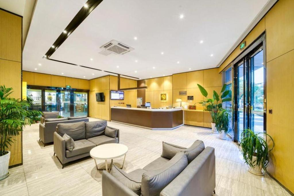 IU Hotel (Suzhou Dushu Lake Moon Bay Metro Station) 10/54