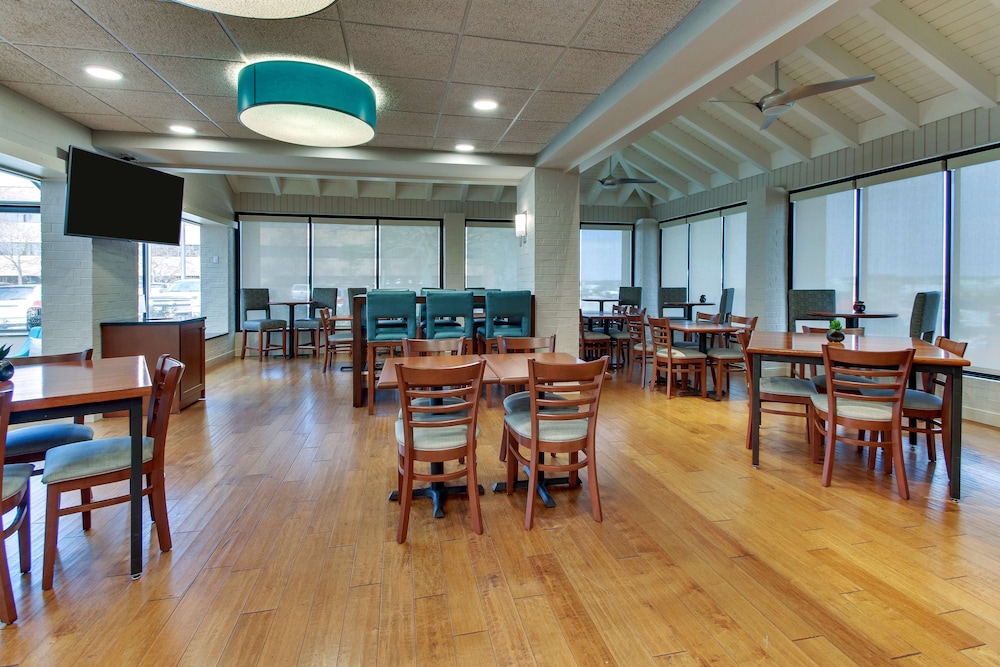 Pear Tree Inn St Louis Airport 34/45