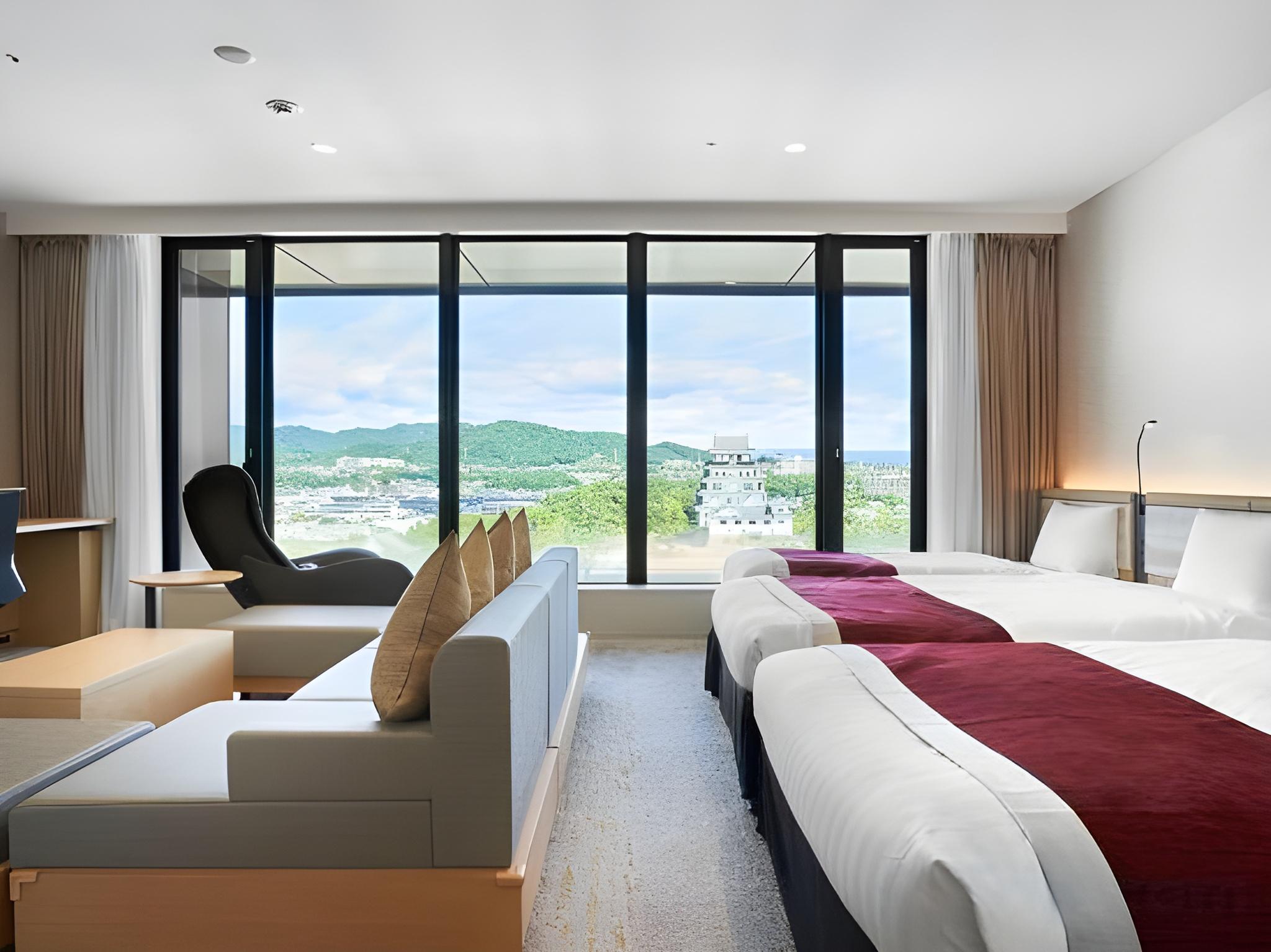 Junior Suite, 4 Beds, 2 Double and Twin Beds, Castle View