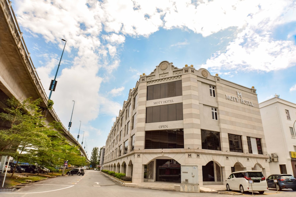 Moty Hotel 60/62