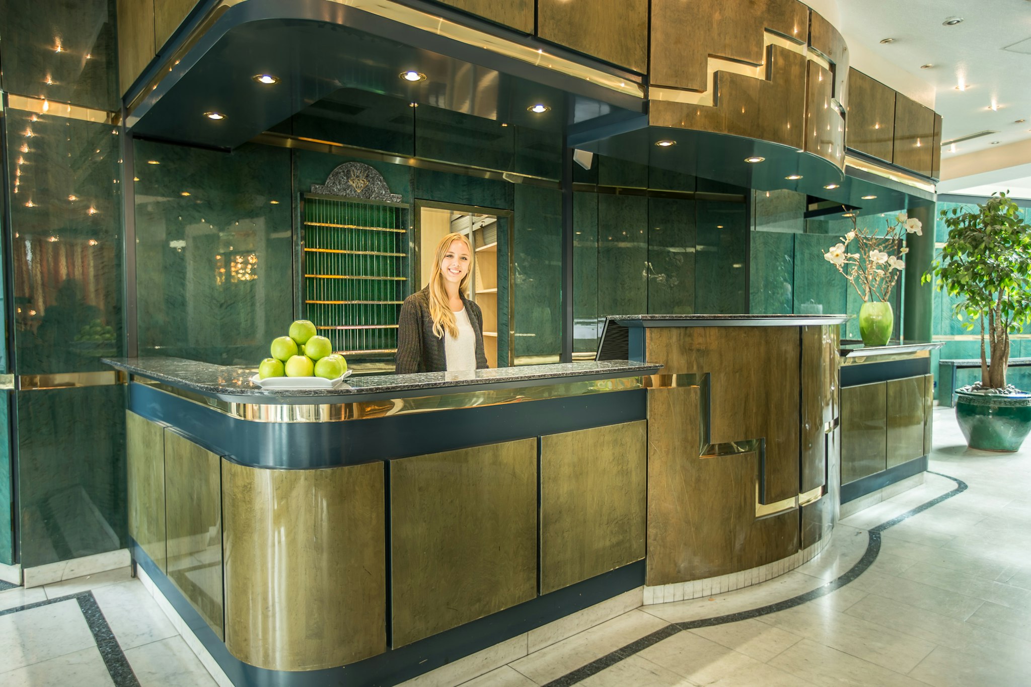 Das Carls Hotel 2/26