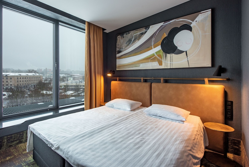 Sky, King Bed, City View